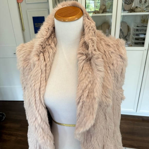 Joie Blush Fur Vest EUC - Picture 2 of 10